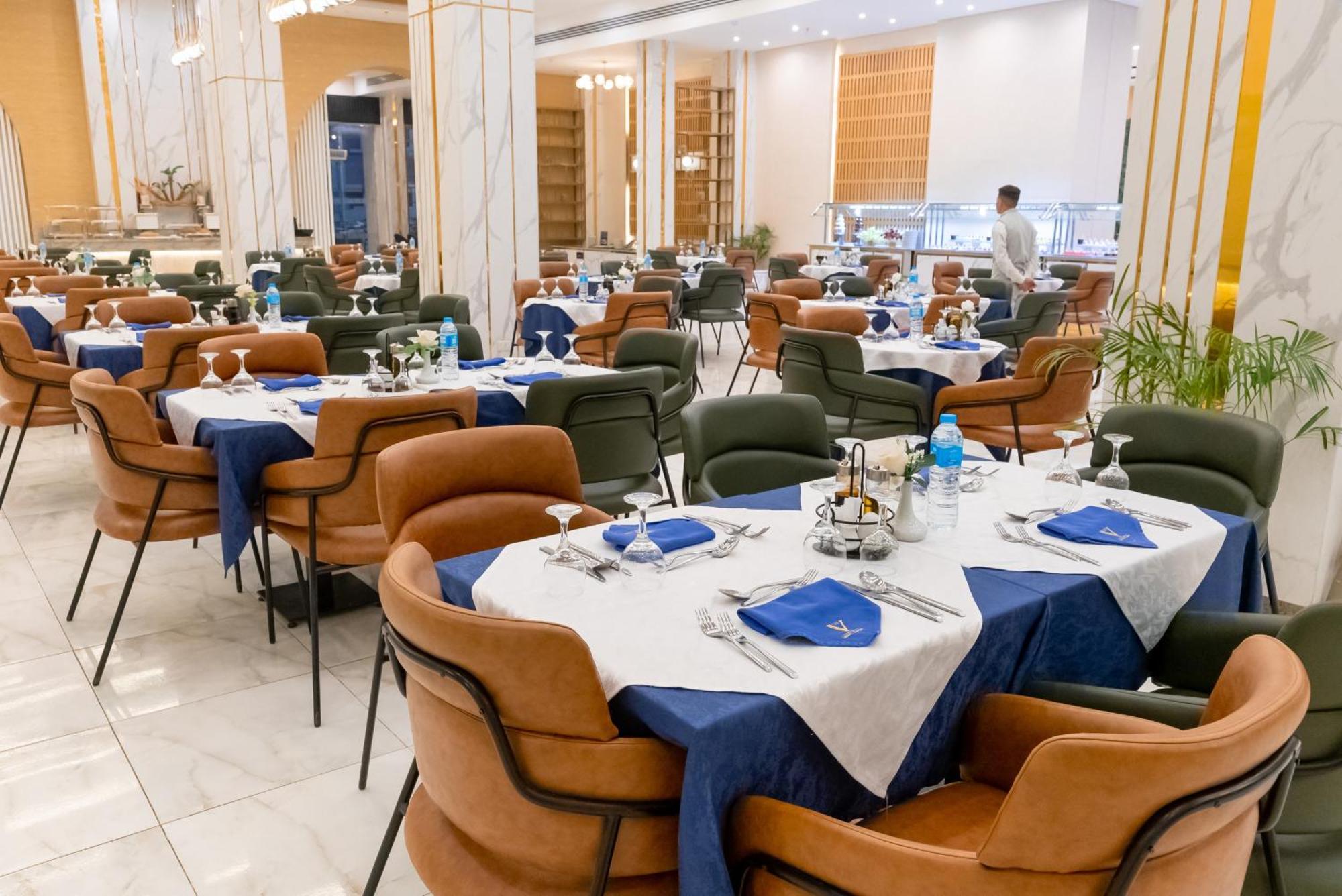 The V Luxury Resort Sahl Hasheesh Hurghada Exterior foto The restaurant at the hotel