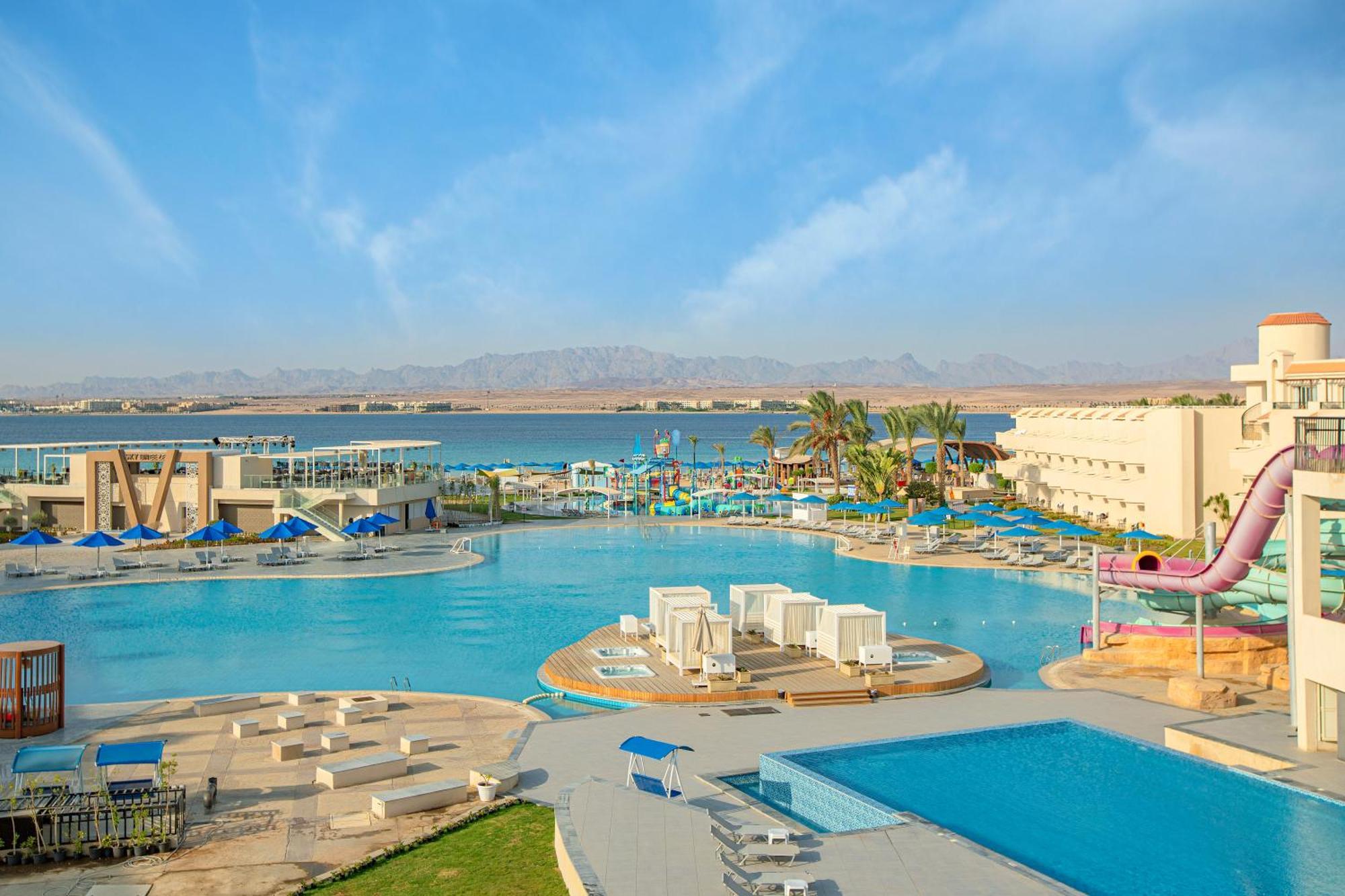 The V Luxury Resort Sahl Hasheesh Hurghada Exterior foto View of the resort