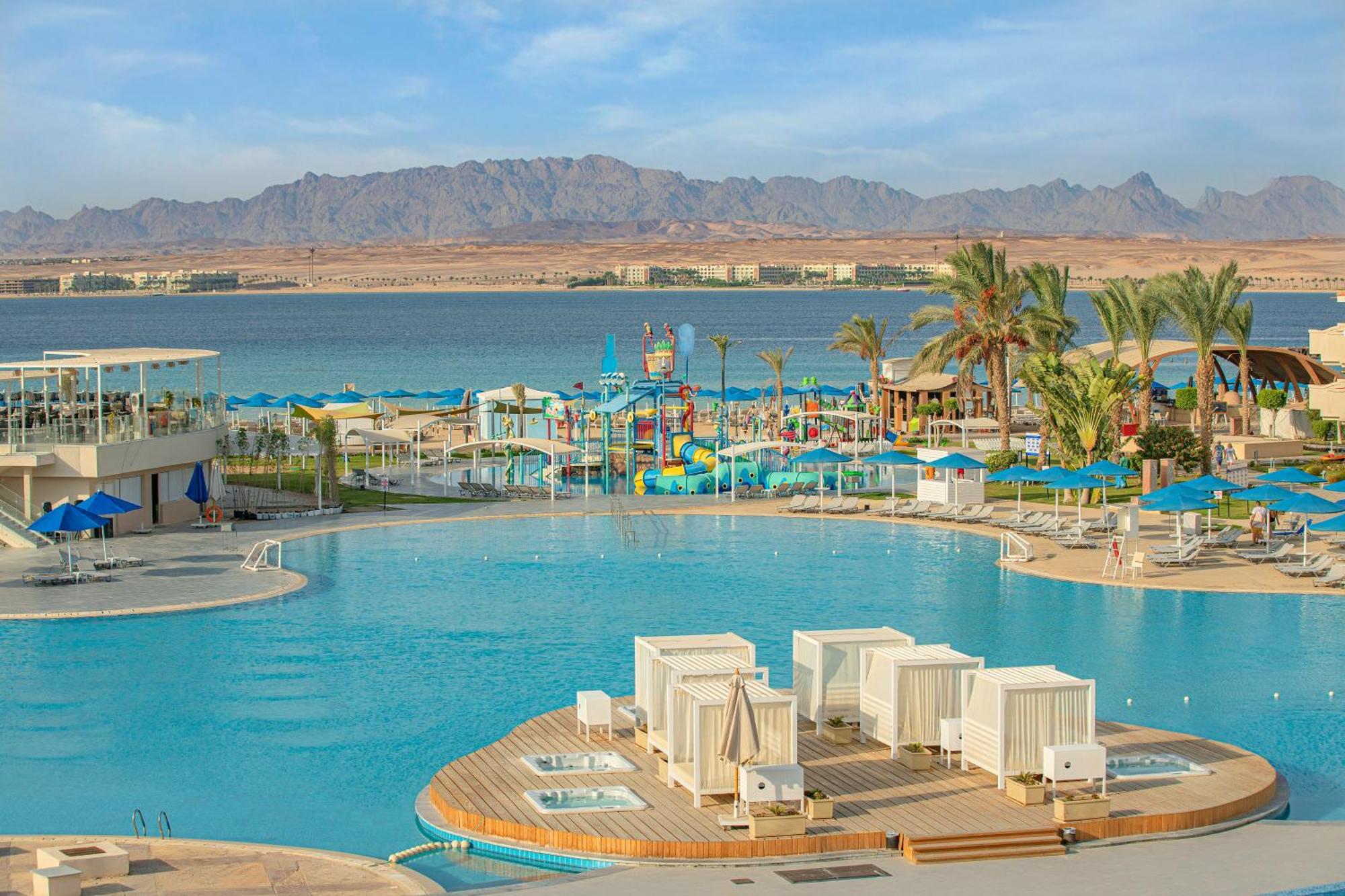 The V Luxury Resort Sahl Hasheesh Hurghada Exterior foto View of the Red Sea from the Hilton Sharm El Sheikh