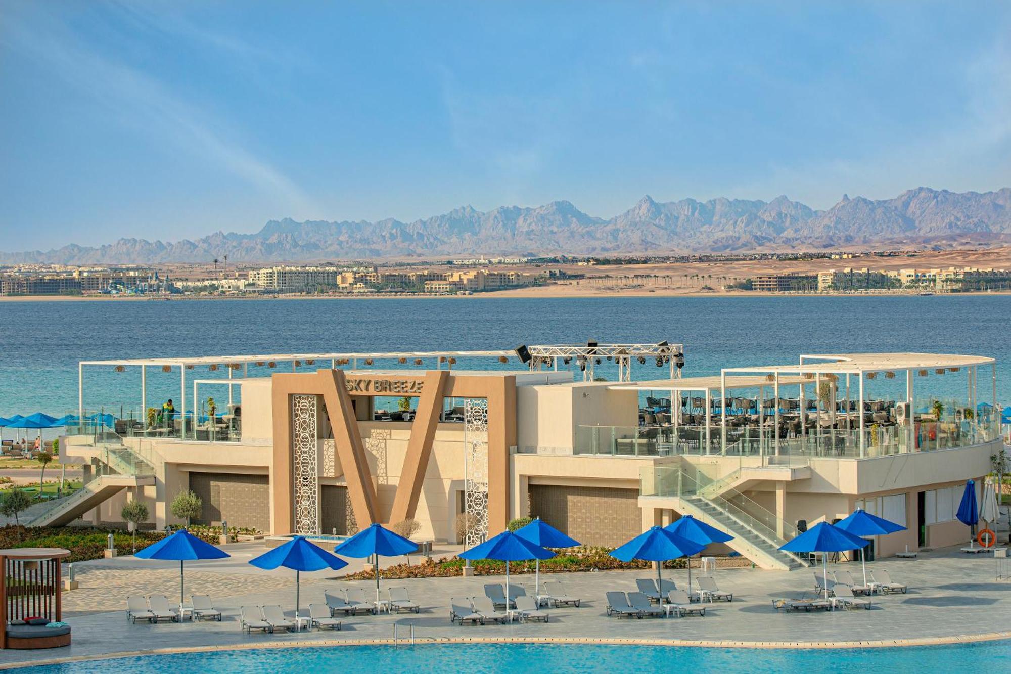 The V Luxury Resort Sahl Hasheesh Hurghada Exterior foto View of the Red Sea from the Hilton Sharm El Sheikh