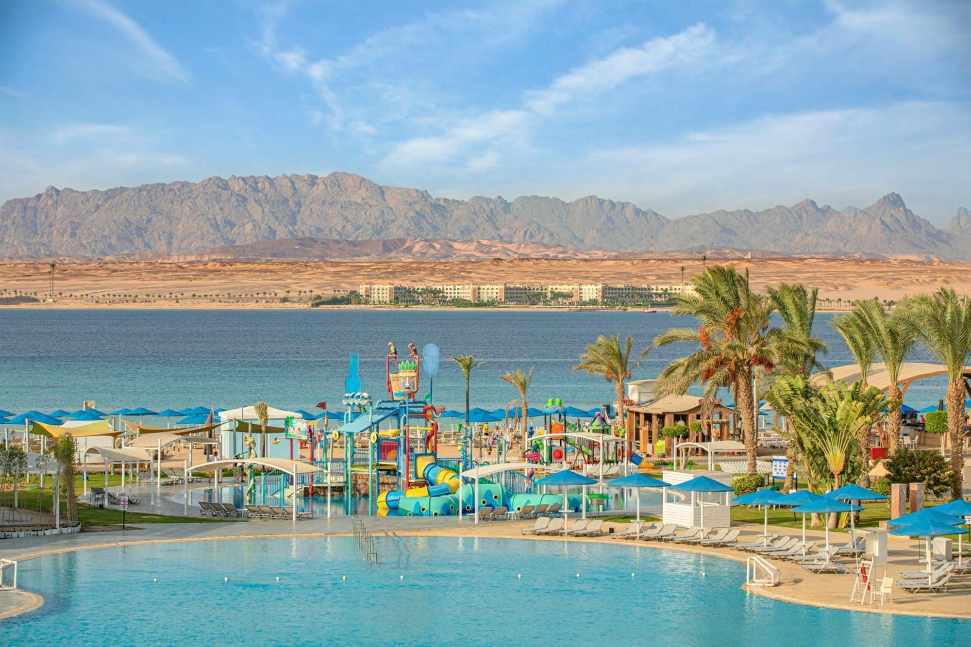 The V Luxury Resort Sahl Hasheesh Hurghada Exterior foto View of the Dead Sea from the Dead Sea Spa Resort