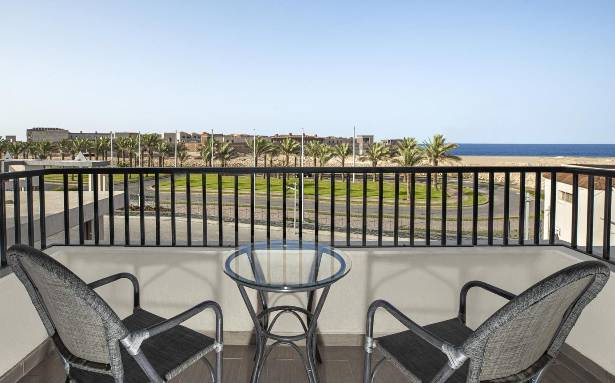 The V Luxury Resort Sahl Hasheesh Hurghada Exterior foto Balcony