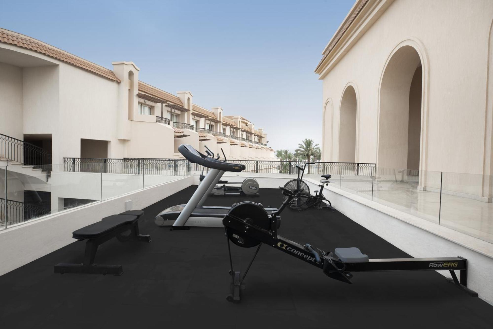 The V Luxury Resort Sahl Hasheesh Hurghada Exterior foto The gym at the hotel